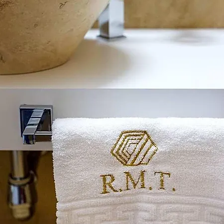 Athos R.m.t. Hotel
