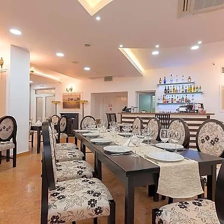 Hotel Athos R.m.t. 4*