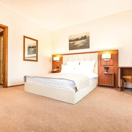 Hotel Athos R.m.t. 4*