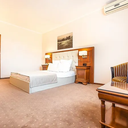 Athos R.m.t. Hotel