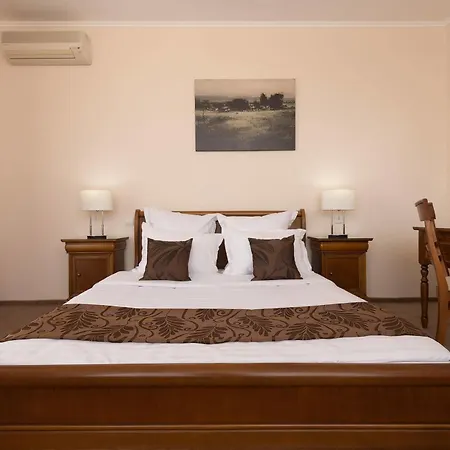 Hotel Athos R.m.t. 4*