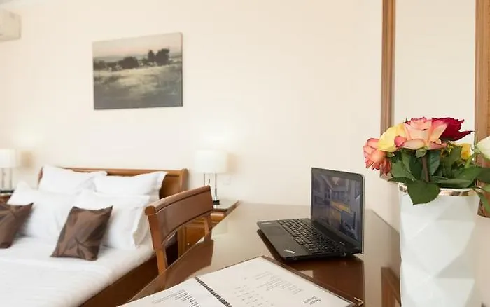 Hotel Athos R.m.t. 4*