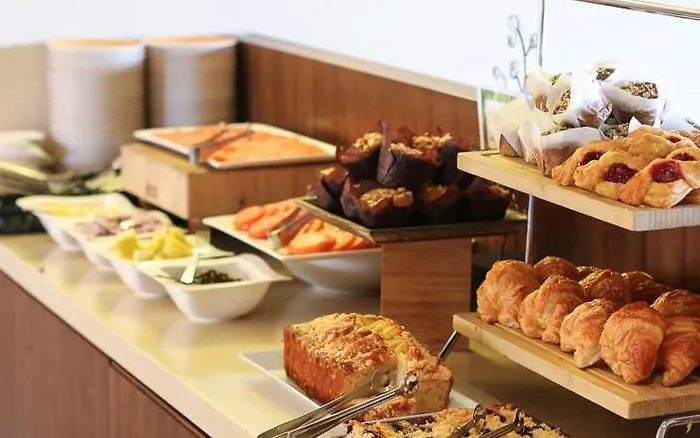 Hotel Athos R.m.t. 4*